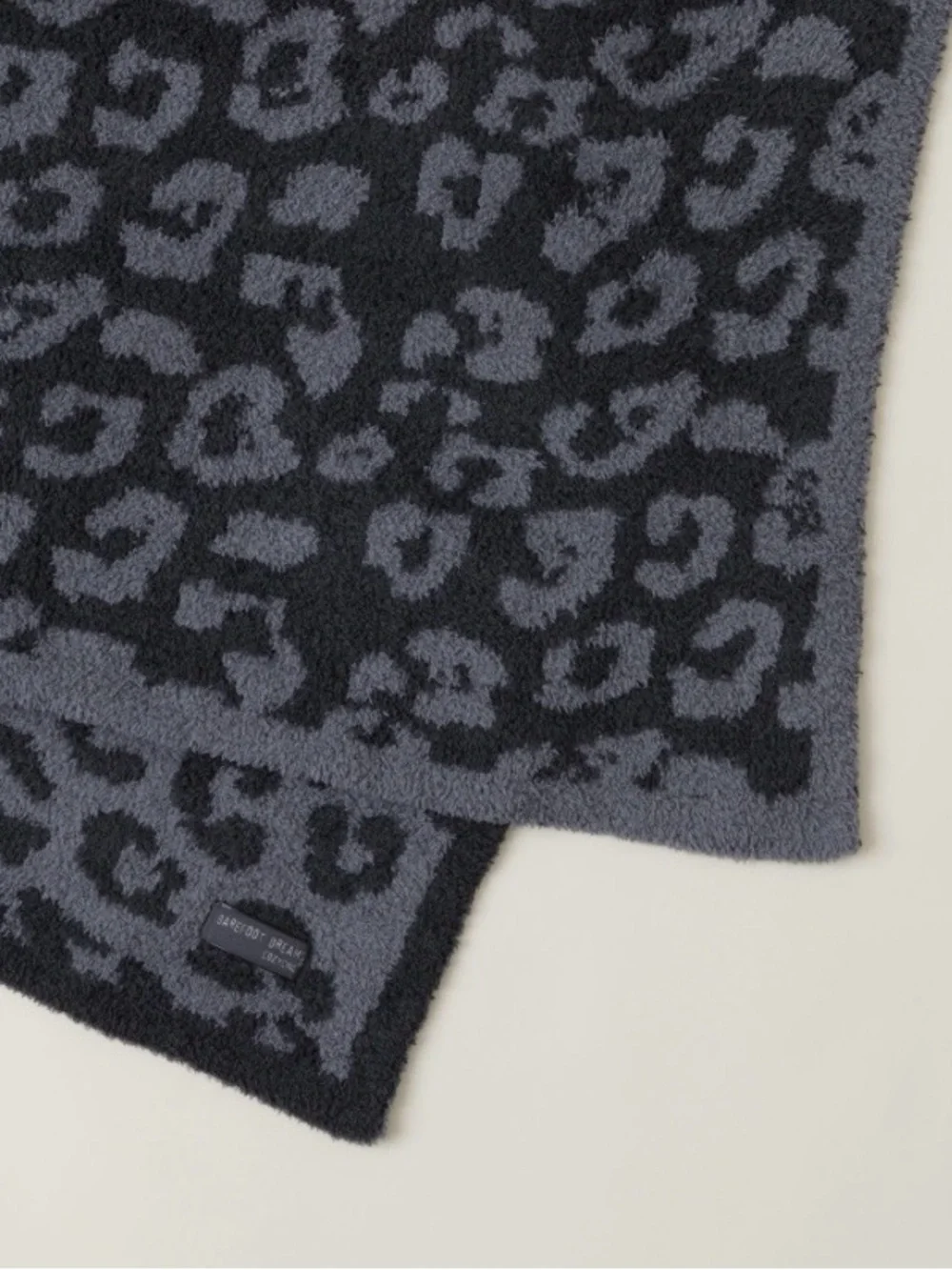NWT Barefoot Dreams Graphite/Carbon Barefoot in the Wild Plush Throw (54